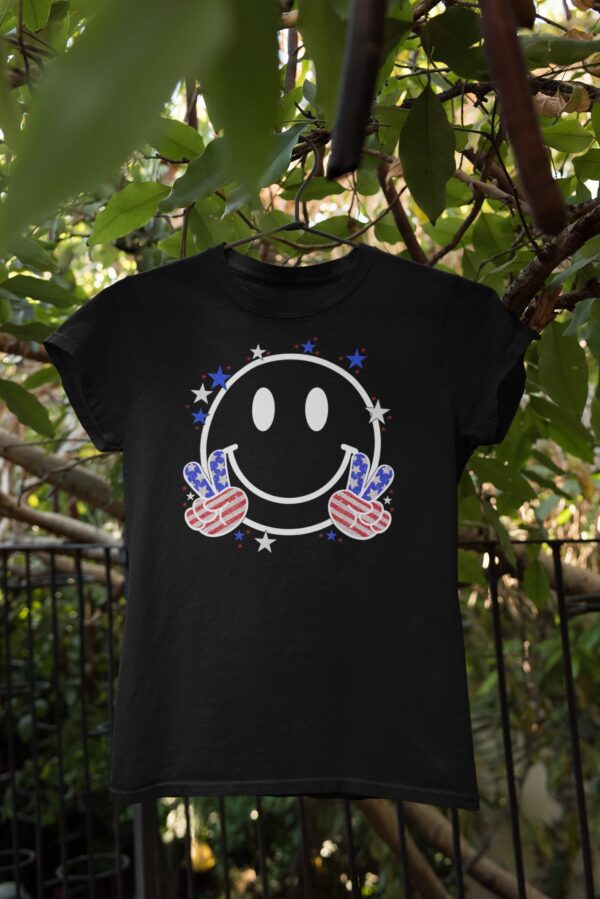 Smiley Face Peace Out Fourth Of July T-Shirt